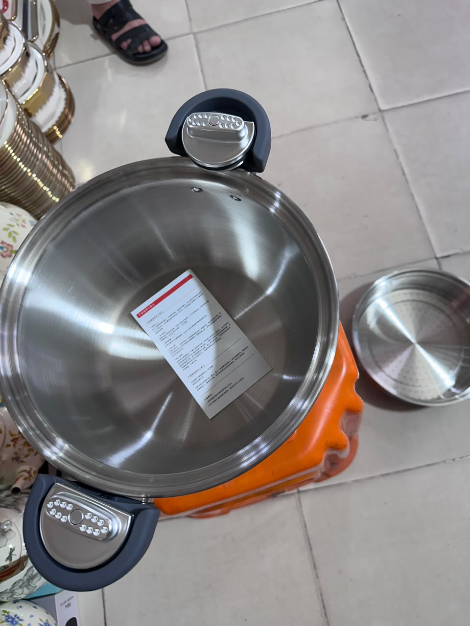 2-in-1 Japanese-Design 7L Pressure Cooker with Steamer