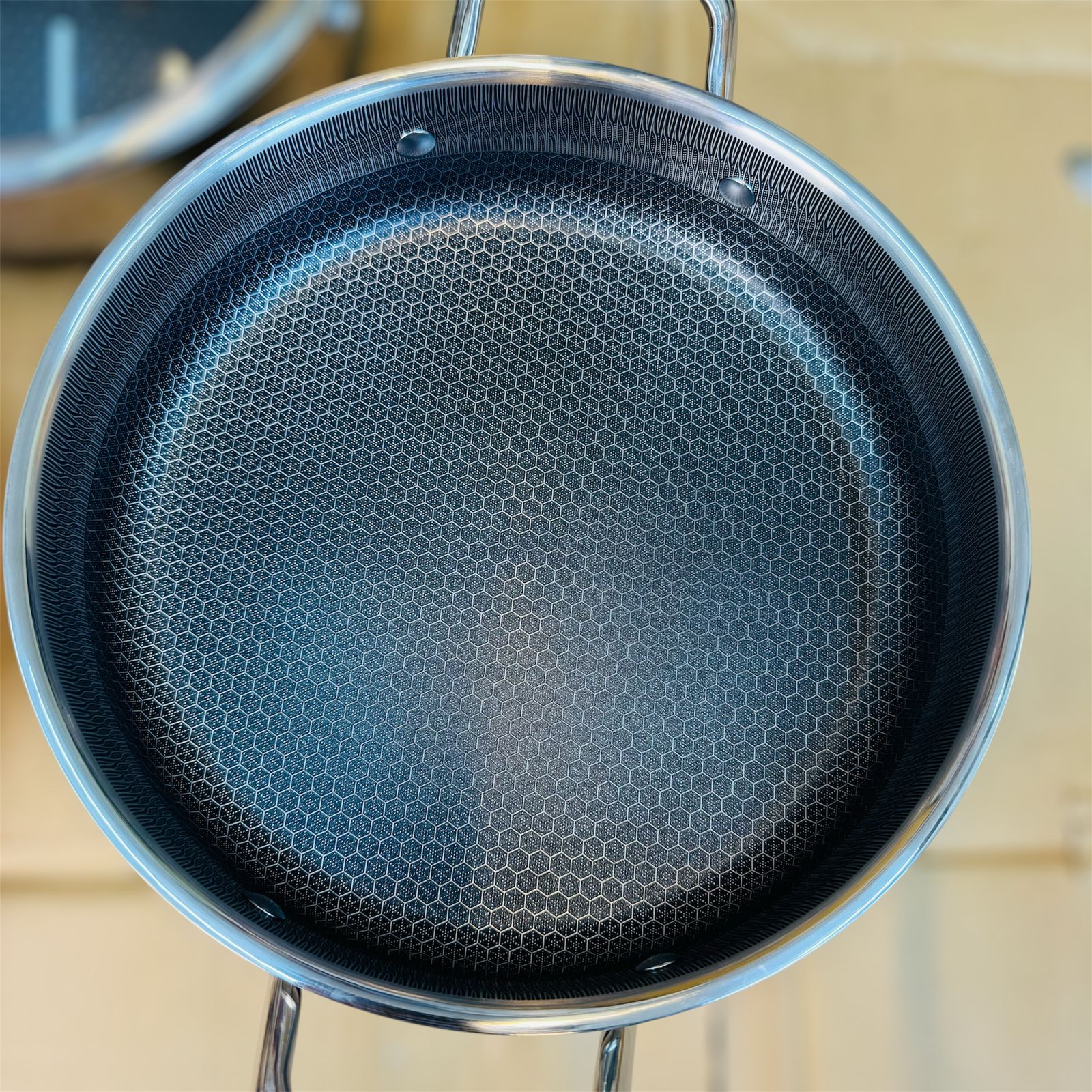 honeycomb lesser coating shallow casserole set